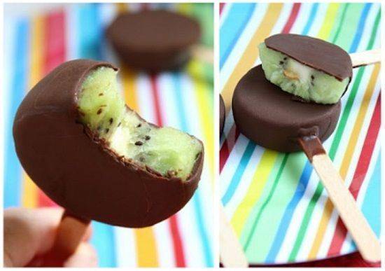 Cách làm kem kiwi bọc socola ngọt mát cho mùa hè