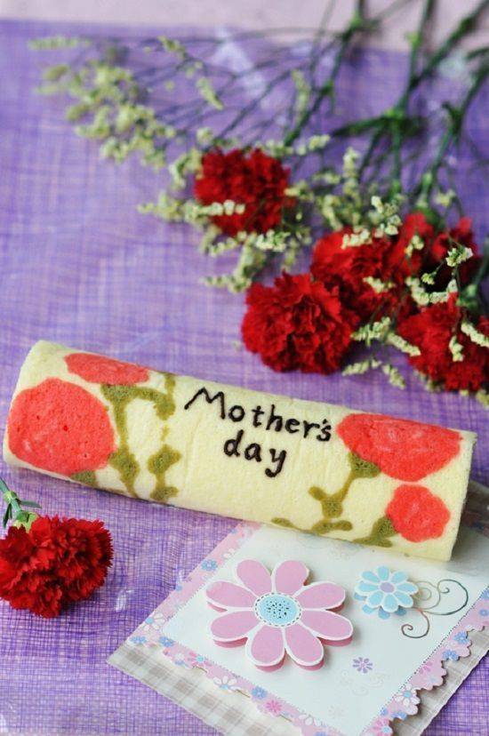 Cách làm bánh bông lan cuộn hoa cẩm chướng cho ngày của mẹ