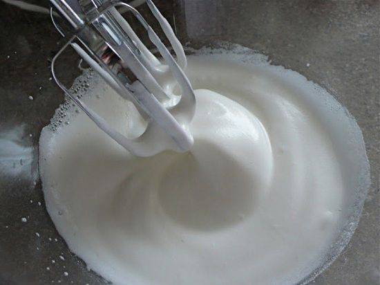 Cách làm kem bánh gato bằng lòng trắng trứng