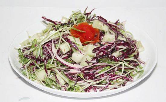 Salad rau mầm và bắp cải tím giúp đẹp da