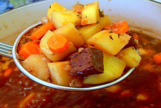 Thịt bò nấu khoai tây cà rốt