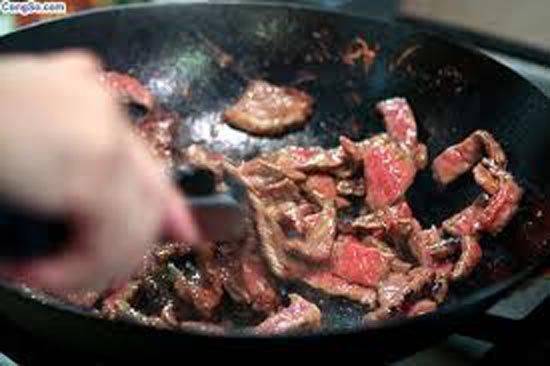 Cách làm thịt bò nấu khoai tây kiểu Nhật