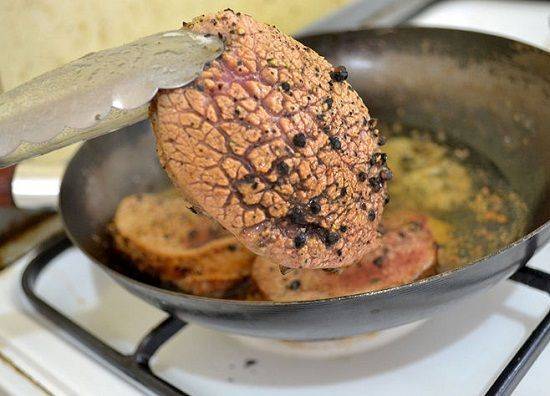 Cách làm thịt bò tẩm sốt hạt tiêu cay cho ngày lạnh