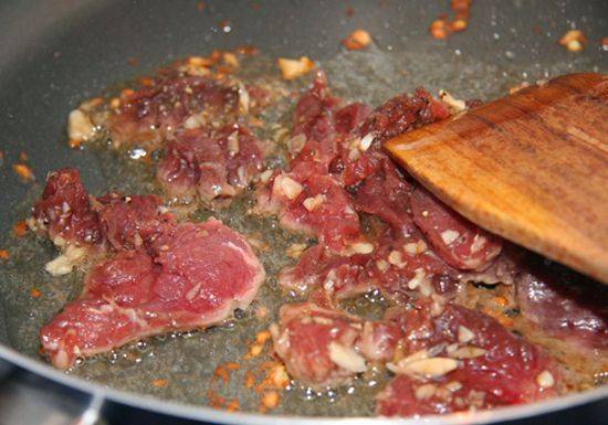 Thịt bò xào hành tây cà chua
