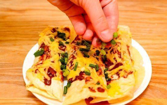 Thưởng thức món Enchiladas phô mai nướng đúng điệu