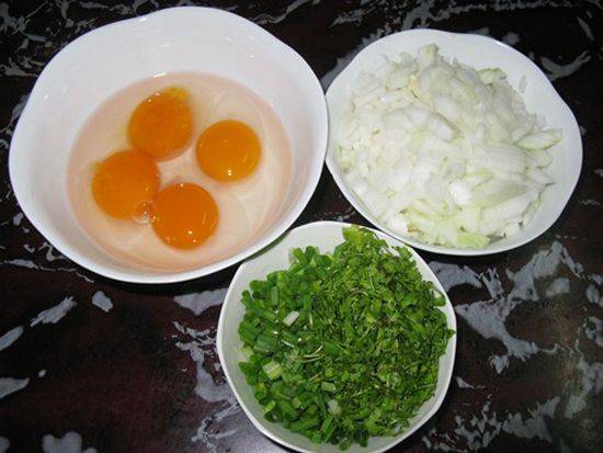 10 phút với món trứng tráng hành tây cực đơn giản