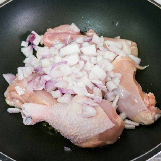Cách làm món thịt gà kho khoai tây kiểu Hàn