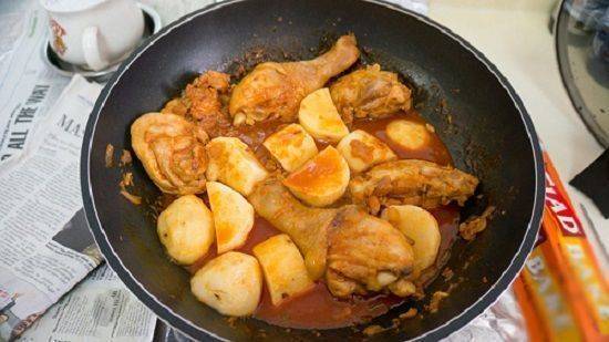 Cách làm món thịt gà kho khoai tây kiểu Hàn