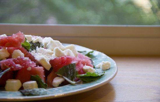 Cách làm salad dưa hấu bạc hà cực đơn giản