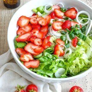 Salad dâu tây xà lách