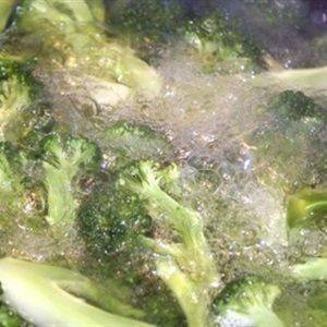 Salad súp lơ xanh