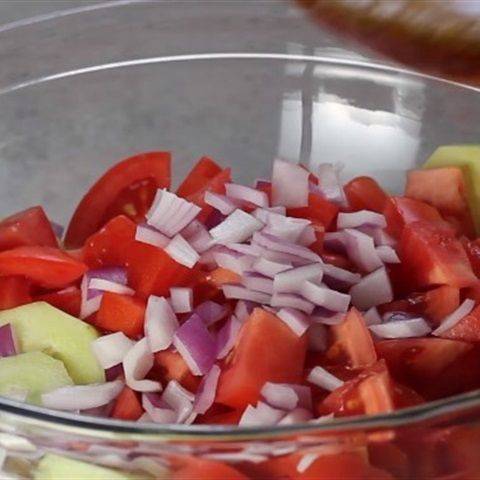 Salad dưa leo trộn cà chua