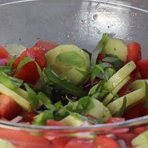 Salad dưa leo trộn cà chua