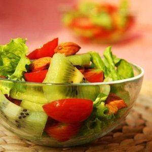 Salad kiwi hạnh nhân