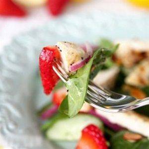 Salad dâu tây rau chân vịt