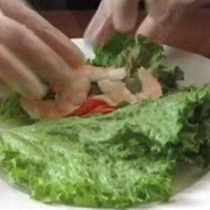 Salad tôm cuộn