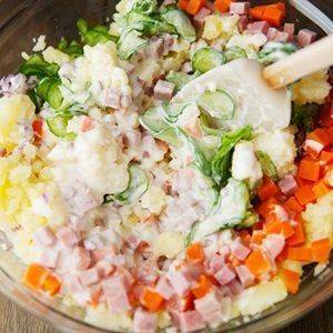 Salad khoai tây dưa leo cà rốt