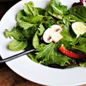 Salad rau cải trộn sốt cà chua tươi