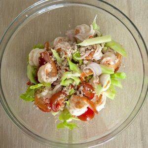 Salad tôm thịt đơn giản