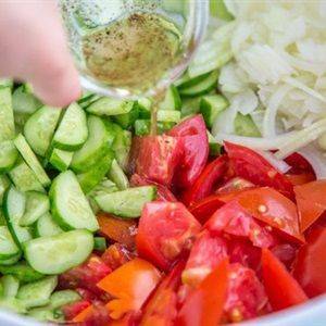 Salad dưa leo cà chua giòn mát