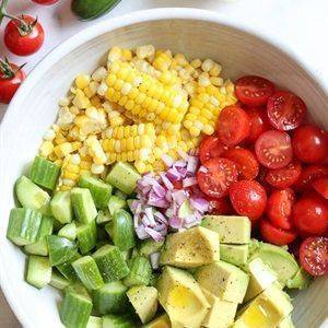 Salad bơ cà chua bắp