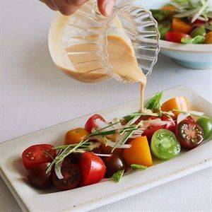 Salad cà chua sốt bơ đậu phộng