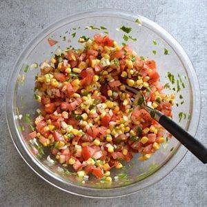 Salad cà chua bắp