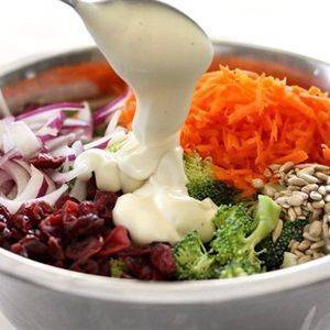 Salad bông cải sốt yogurt