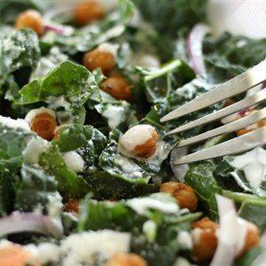 Salad cải xoăn đậu gà