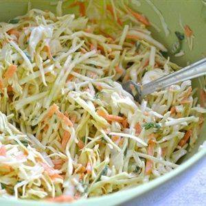 Salad bắp cải cà rốt sốt mayonnaise