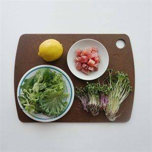 Salad cá ngừ trộn rau cải