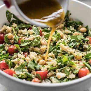 Salad rau bina hạt quinoa
