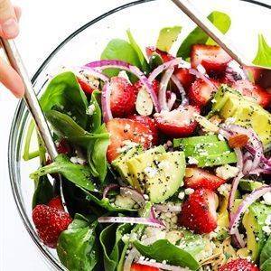 Salad bơ dâu rau bina