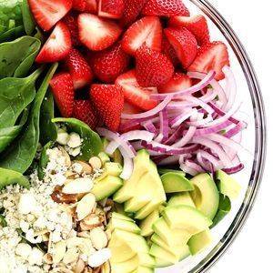 Salad bơ dâu rau bina