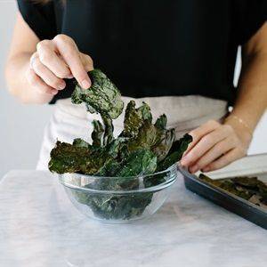 Snack cải Kale nướng giòn