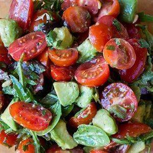 Salad bơ cà chua rau agurula