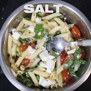 Salad nui cà chua phô mai