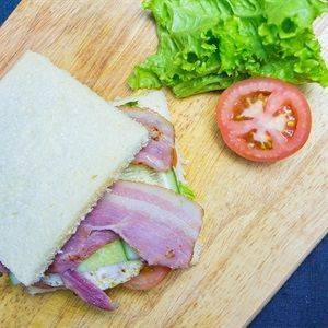 Sandwich kẹp jambon - bacon