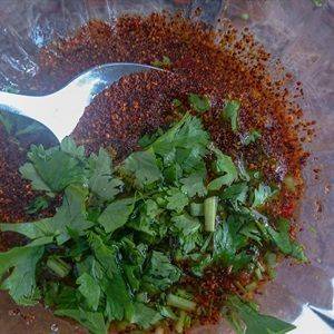 Salad thịt xông khói sốt Thái