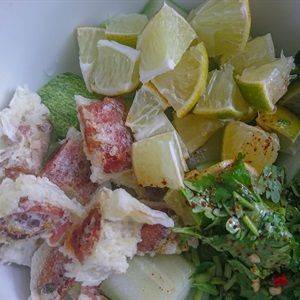 Salad thịt xông khói sốt Thái