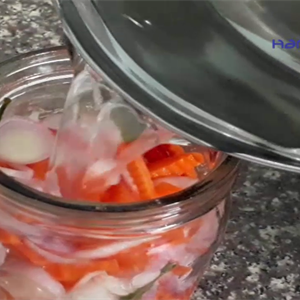 Củ cải và cà rốt ngâm chua ngọt