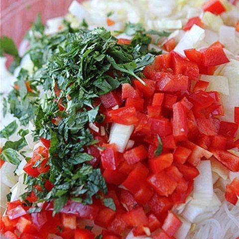 Salad miến tôm kiểu Thái