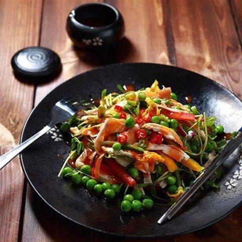 Salad gà trộn đậu Hà Lan