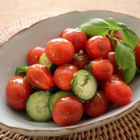 Salad dưa leo cà chua bi