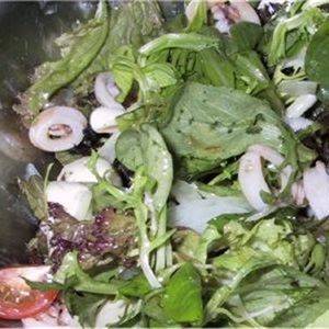 Salad mực trộn rau