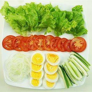 Salad rau củ trộn trứng