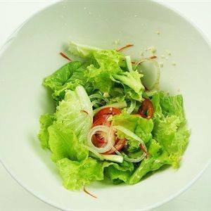 Salad rau củ trộn trứng