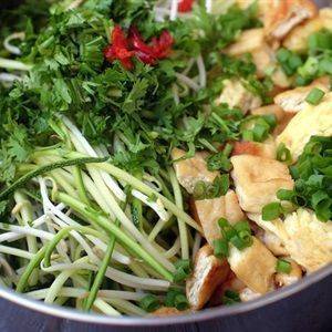 Salad bí ngòi kiểu Thái