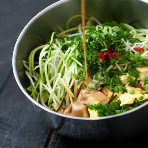 Salad bí ngòi kiểu Thái
