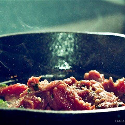 Salad thịt bò nướng